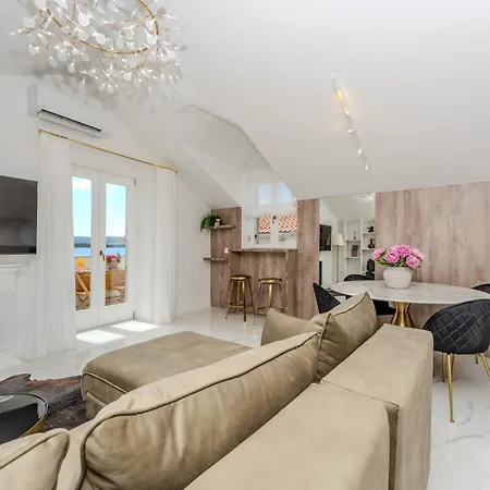 Little Miracle-seafront Luxury Apartman *