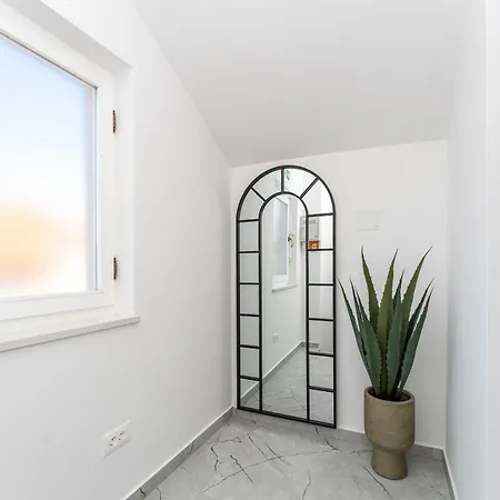 Little Miracle-seafront Luxury Sveti Filip i Jakov