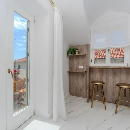 Little Miracle-seafront Luxury Sveti Filip i Jakov