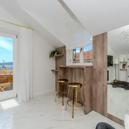 Little Miracle-seafront Luxury