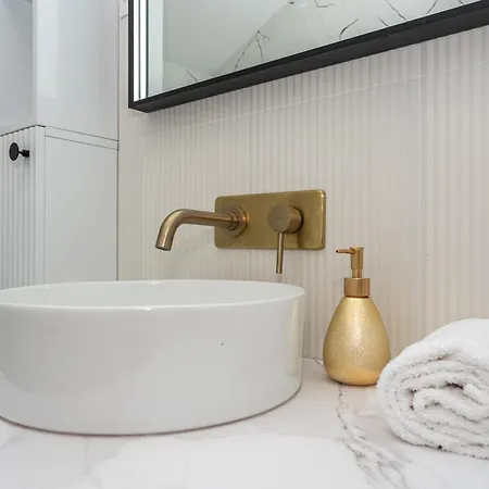 Little Miracle-seafront Luxury